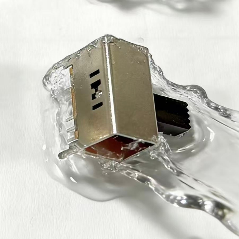 IP67 vs IP68: Mitä\\Mikä on todellinen ero vedenpitävien kytkinten suojausluokituksessa?